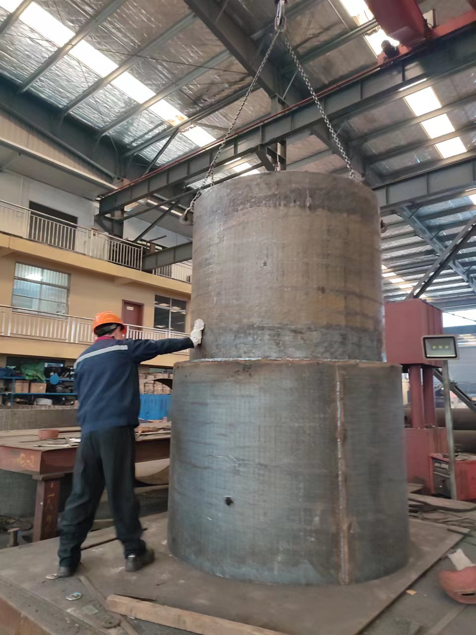 山西碳化铬耐磨料仓 碎玻璃料仓 堆焊耐磨钢板
